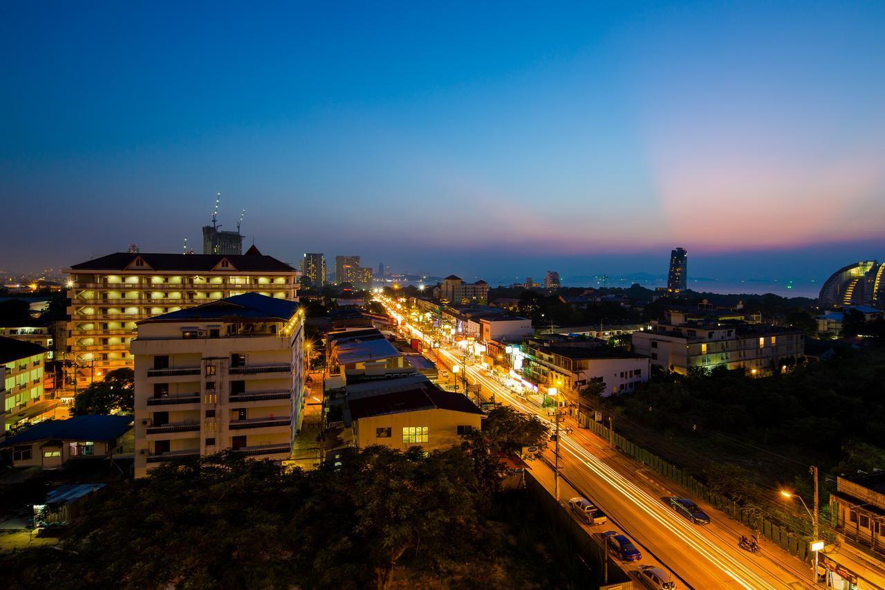 Aiyara Palace Hotel Pattaya Exterior foto